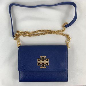 Tory Burch Britten Chain Wallet in Fresh Blueberry